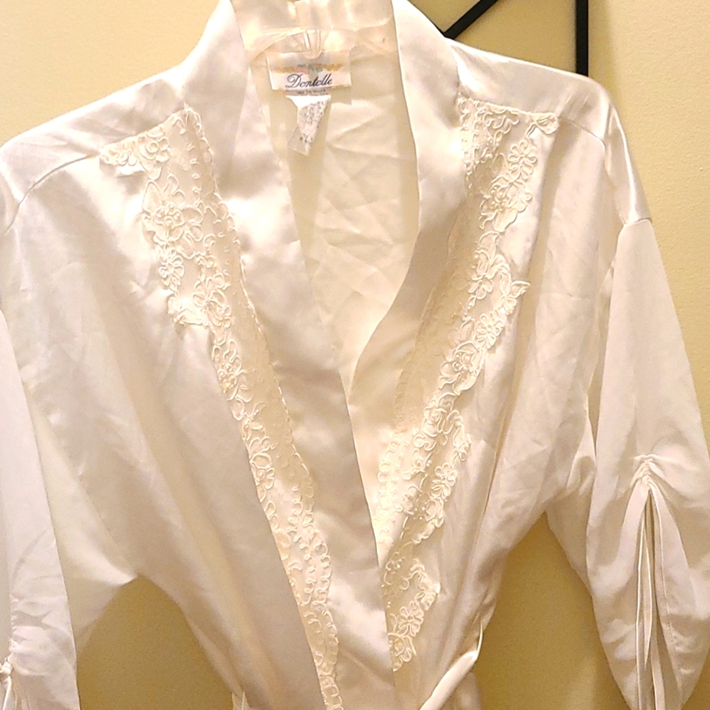 Dentelle Robe - Picture 2 of 9
